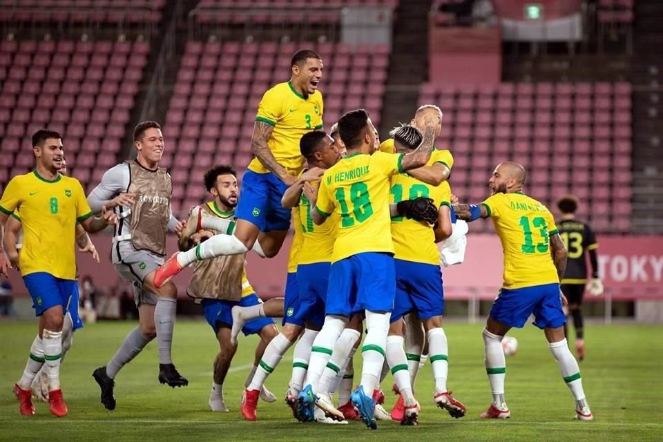 En el segundo tiempo extra, Brasil anotó el gol definitivo.