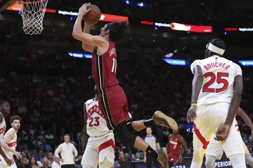 Jaime en acción durante el duelo ante los Raptors.