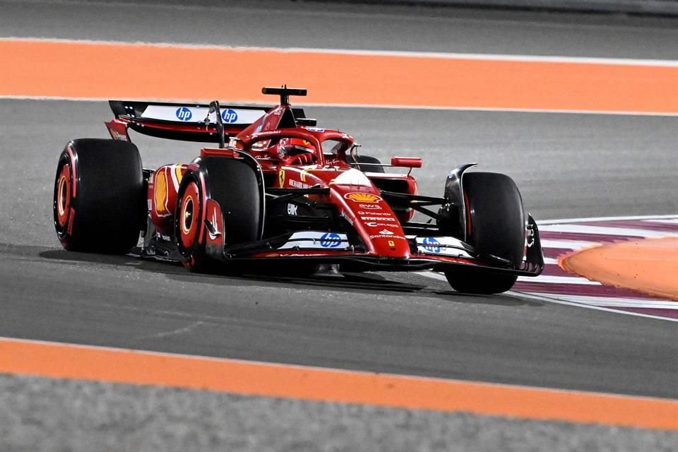 Charles Leclerc en acción sobre el asfalto de Lusail.