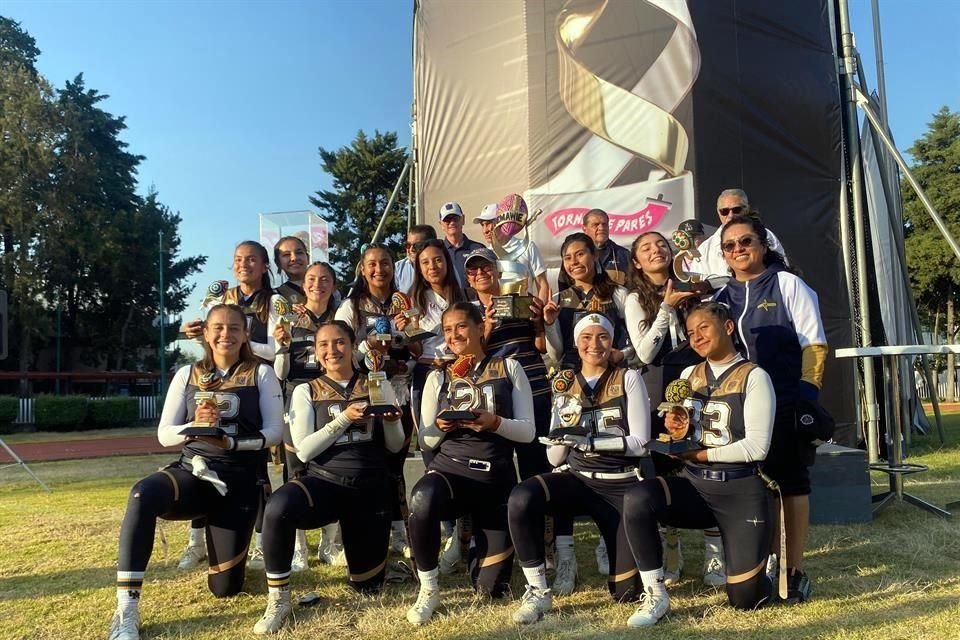 Pumas CU Oro ganó el Torneo Colegial de Pares de Flag Football de NFL al vencer 56-41 a Tigres UANL.