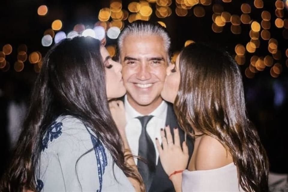 Alejandro Fernández y sus hijas América y Camila, de 27 años, fruto de su matrimonio con América Guinart.