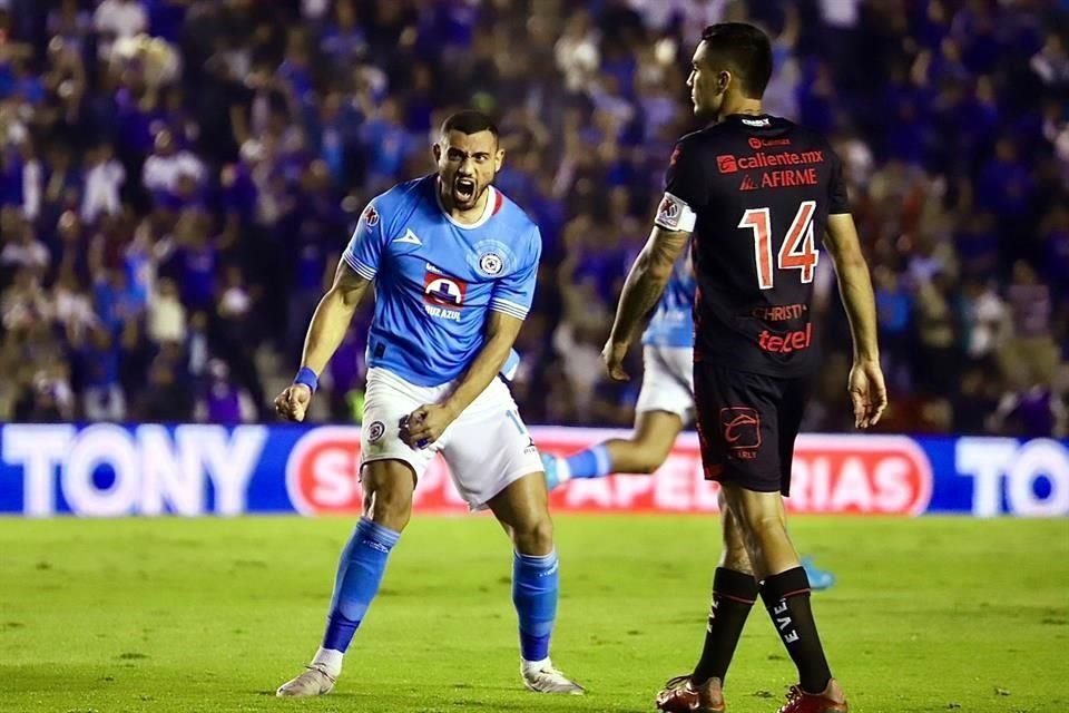 Giorgos Giakoumakis marcó el segundo gol del Cruz Azul para poner más cerca a los celestes de la Semifinal.