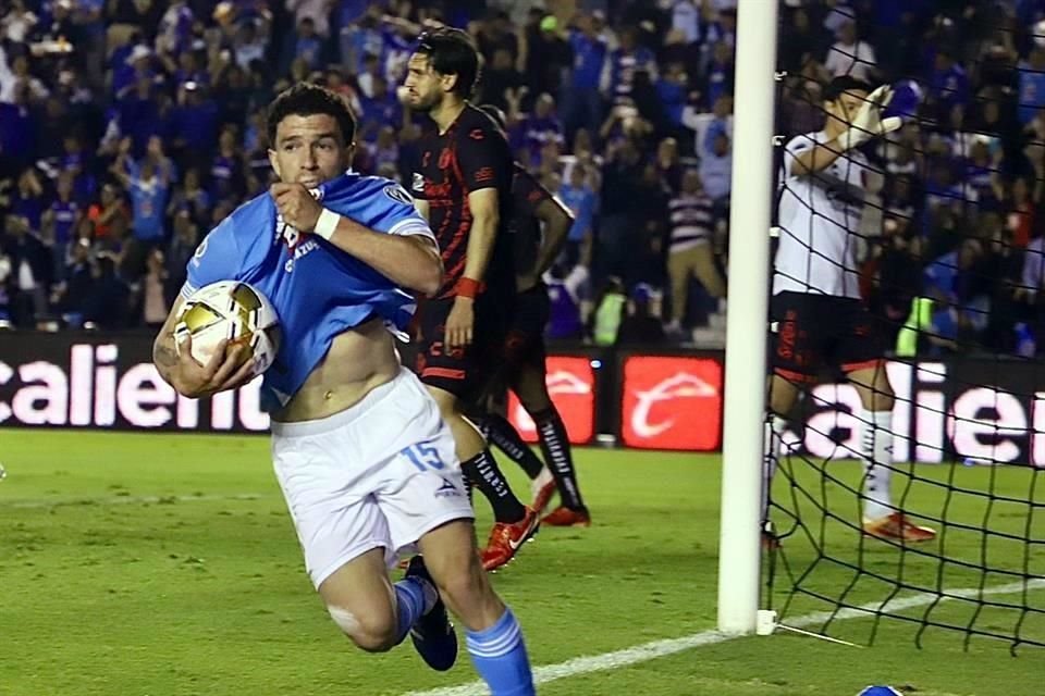 Ignacio Rivero puso al Cruz Azul en la pelea antes de finalizar el primer lapso.