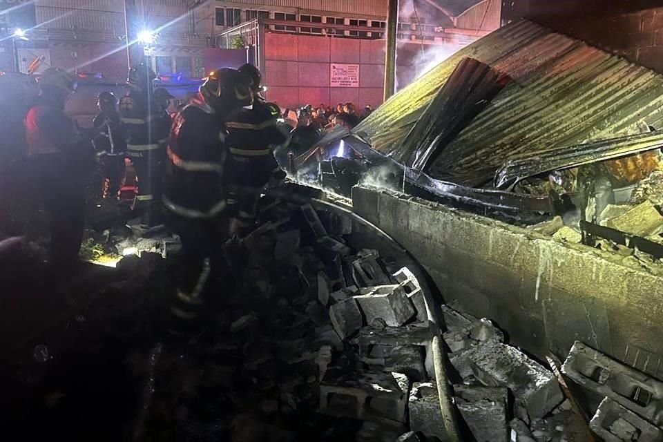 La hipótesis señala que, por las bajas temperaturas, iniciaron una fogata para calentarse, lo que originó el incendio.