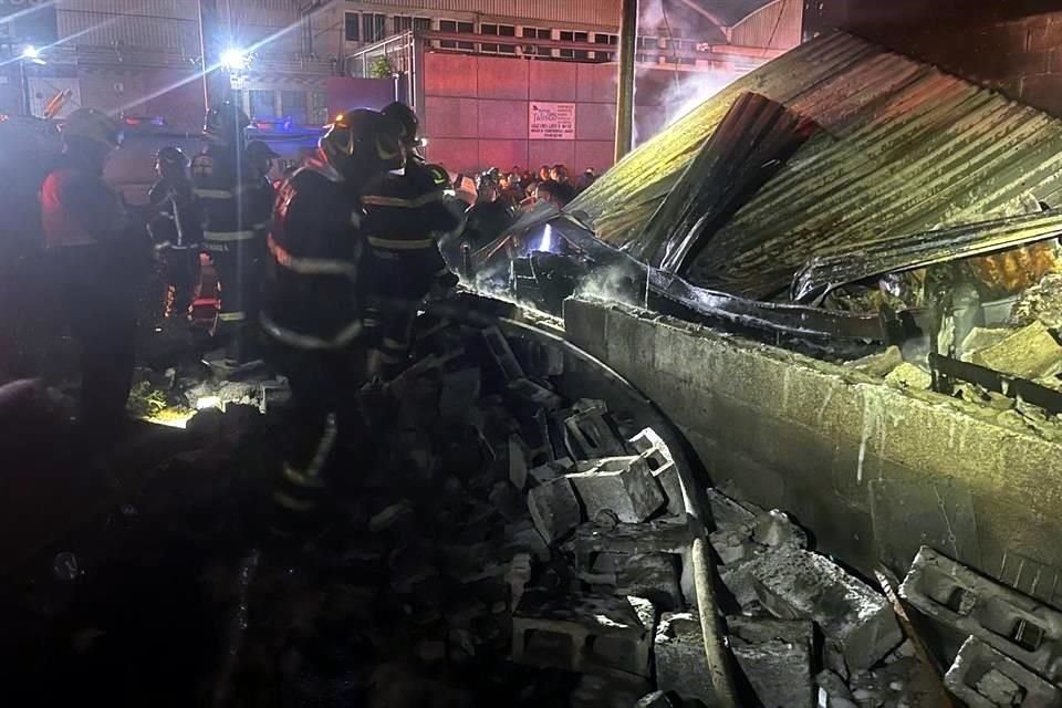 La hipótesis señala que, por las bajas temperaturas, iniciaron una fogata para calentarse, lo que originó el incendio.