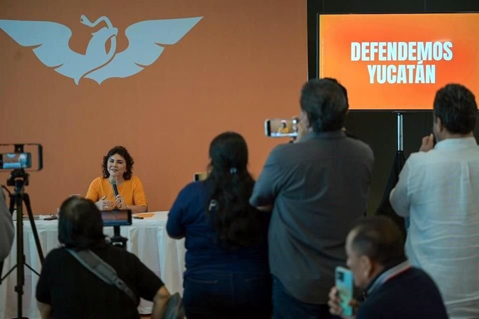 Ivonne Ortega, coordinadora de diputados de Movimiento Ciudadano (MC), en conferencia de prensa.