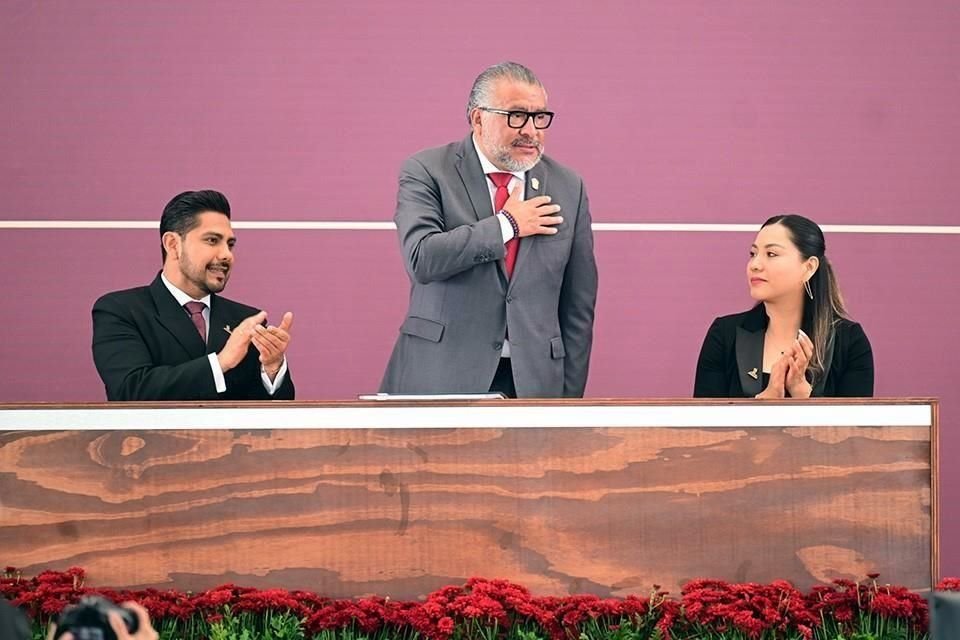 El Secretario General de Gobierno asiste al Tercer Informe de Gobierno y Toma de Protesta del Presidente Municipal de Nezahualcóyotl.