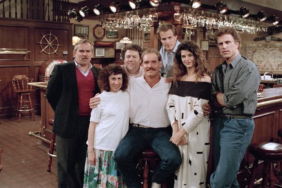 Danson, nominado 12 veces y ganador entres ocasiones en la ceremonia, es recordado mundialmente por su papel de Sam Malone en la sitcom clásica 'Cheers', de NBC, que se emitió de 1982 a 1993.