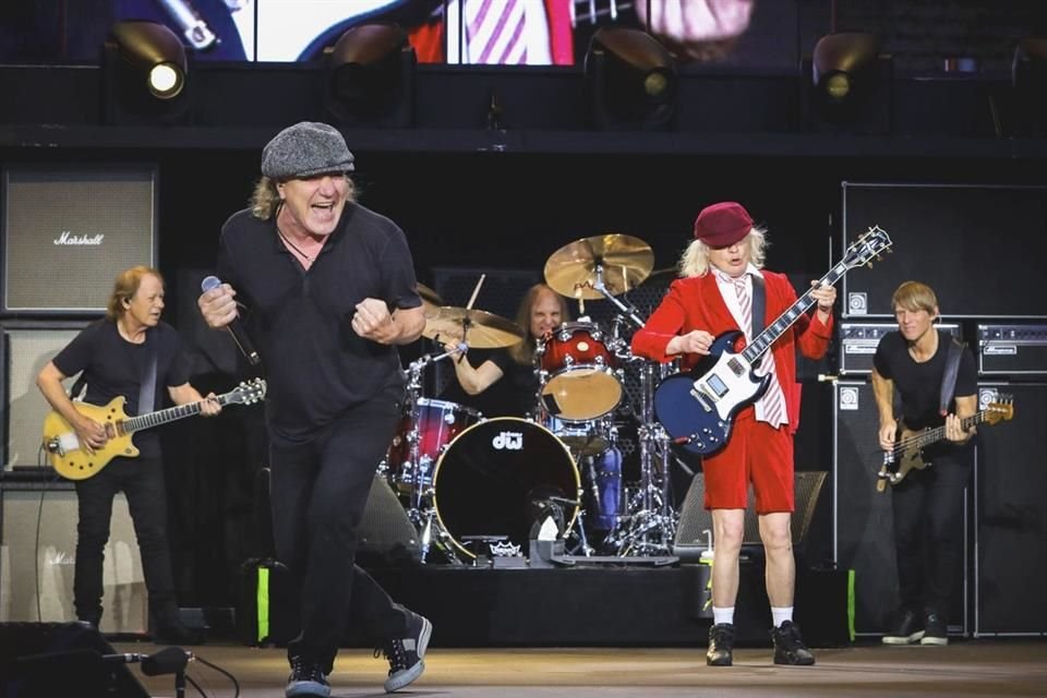 El quinteto, formado por Angus Young, Brian Johnson, Stevie Young, Matt Laug y Chris Chaney, arrancará su 'Power Up Tour' el 10 de abril del próximo año en Minneapolis.