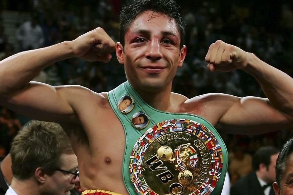 Israel 'Magnífico' Vázquez, ex campeón mundial de boxeo, falleció a los 46 años debido a complicaciones por cáncer.