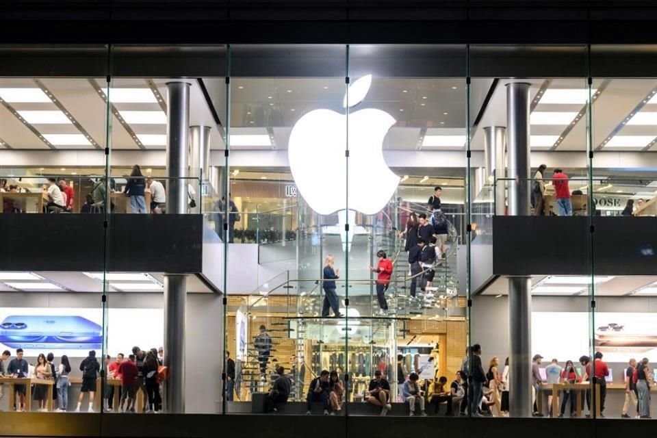 Apple  también es señalada por imponer políticas de confidencialidad que prohíben a los empleados discutir las condiciones laborales, incluso con los medios, y participar en denuncias de irregularidades legalmente protegidas. 