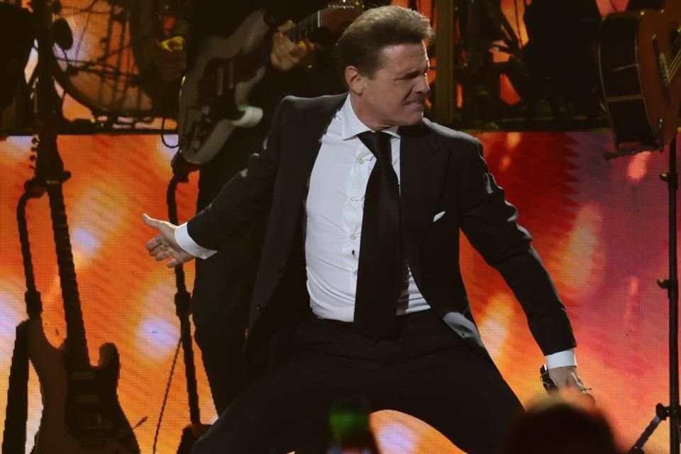 De acuerdo con varios medios locales, un tráiler que transportaba equipo para el show que Luis Miguel dará en Veracruz, fue robado con violencia.