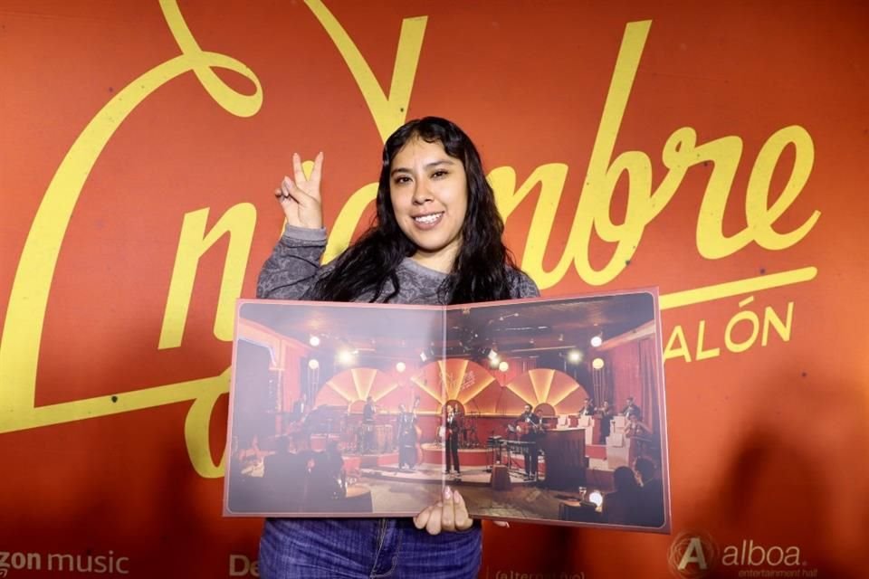 Fans disfrutaron anticipadamente la versión fílmica del concierto 'Noches de Salón', que grabaron en el Auditorio Nacional y llega a cines el 11 de este mes.