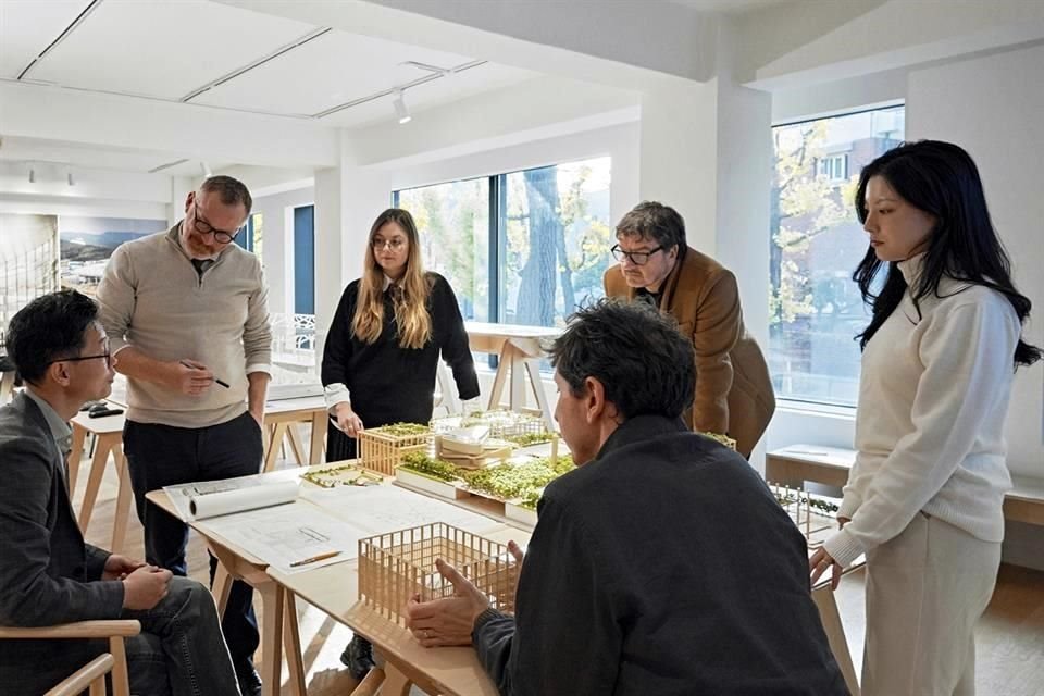 El edificio cuenta con espacios de trabajo abiertos, luminosos y espaciosos.