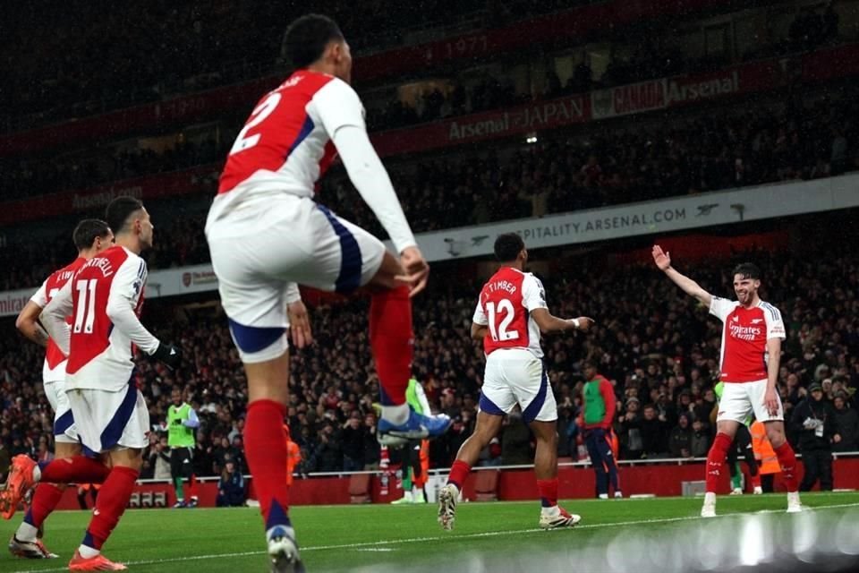 Arsenal se ubica en el tercer lugar general en la Premier League.