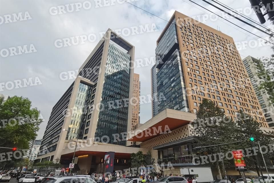 El restaurante se encuentra en el primer piso del centro comercial de la Colonia Granada, Alcaldía Miguel Hidalgo.