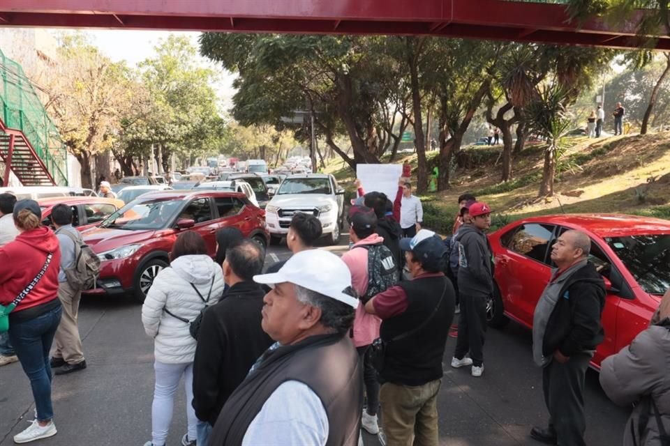 Automovilistas padecieron por tres horas el bloqueo de Circuito Interior. 