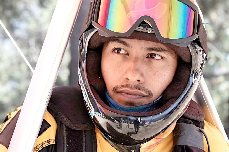 Propone el cineasta Alejandro Blázquez con 'Caballero Águila' un filme mexicano con escenas arriesgadas y una historia muy humana.