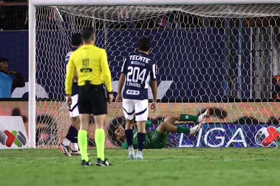 Un golazo inalcanzable para Luis Cárdenas terminó en gol y triunfo para San Luis.