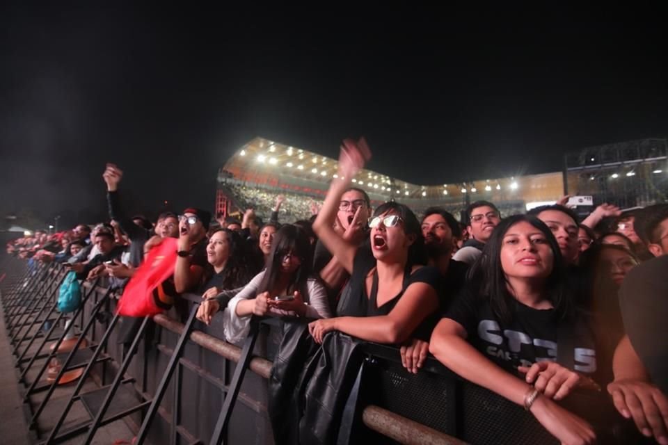 Café Tacvba celebró sus 35 años de carrera y 30 de su disco más emblemático ante 65 mil fans en el Estadio GNP.