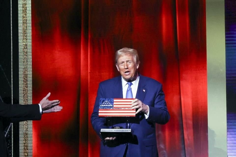 Donald Trump recibió el premio 'Patriota del año' en los premios Patriot de FOX Nation.