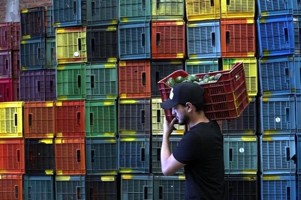 De las personas en situación de precariedad laboral, sin trabajo digno, 32.9 millones perciben salarios insuficientes para adquirir la canasta básica.