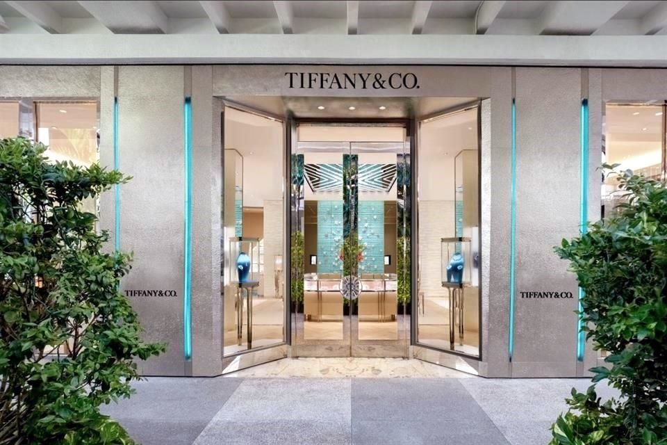 El lujo y la modernidad son dos adjetivos que describen a la perfección la nueva tienda de Tiffany & Co.