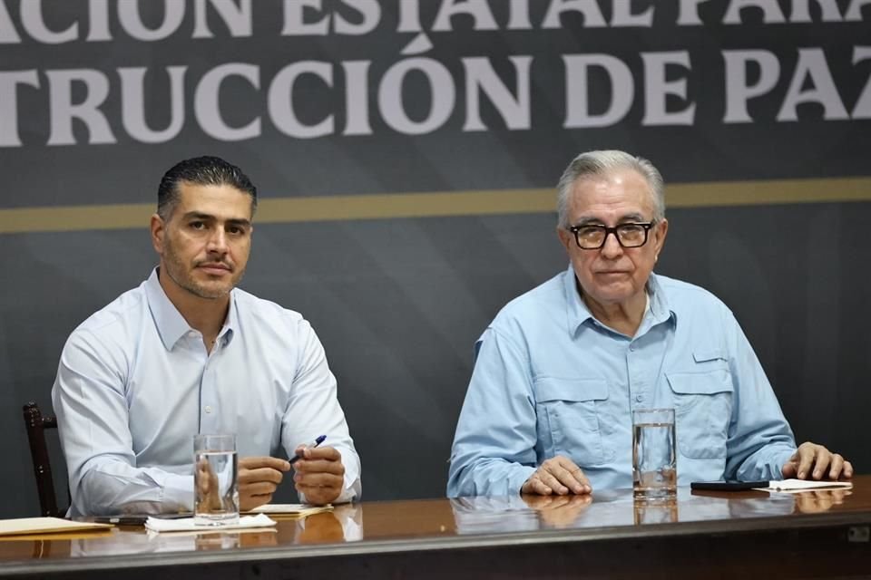 El Secretario Omar García Harfuch y el Gobernador Rubén Rocha Moya en reunión de seguridad en Sinaloa.