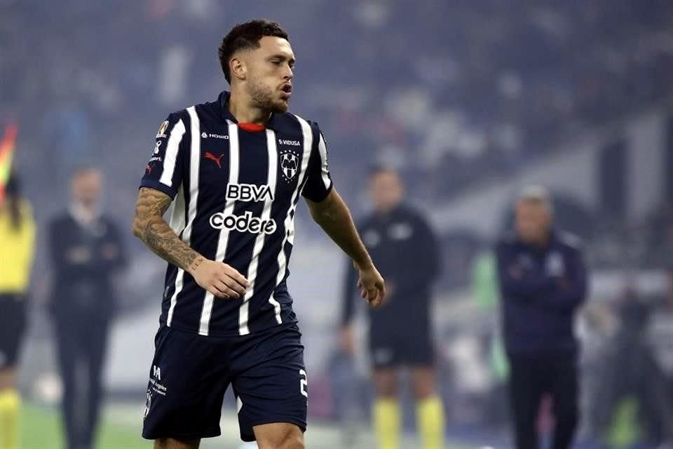 Lucas Ocampos se lamenta tras una jugada mal lograda por Monterrey.