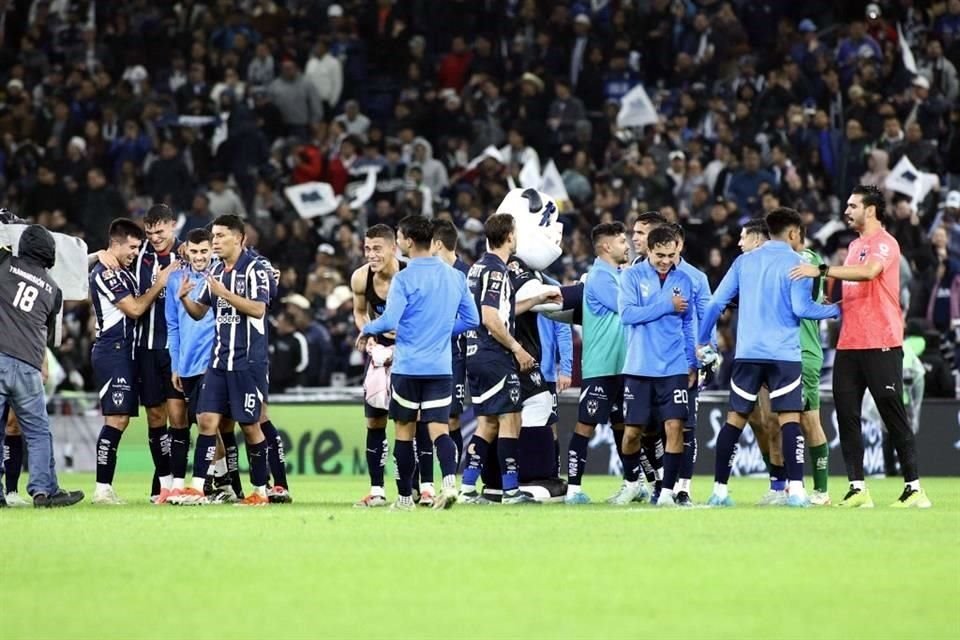 Más de la celebración de Rayados por su pase a la Final.