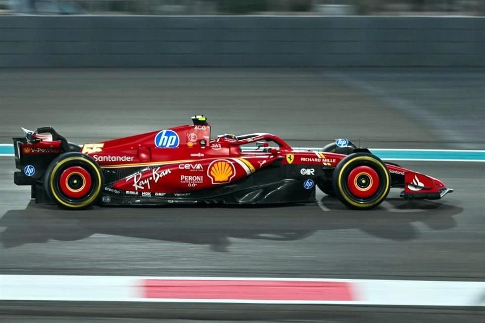 Carlos Sainz logró subir al podio en su última carrera como piloto de Ferrari.