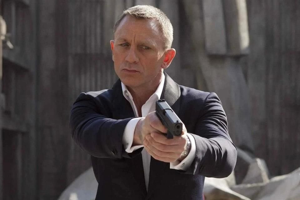 Dar vida a James Bond, entre tantos stunts, secuencias de acción, promoción de los filmes y largos rodajes, siempre fue extenuante para Craig, quien tenía que descansar medio año tras tales proezas.