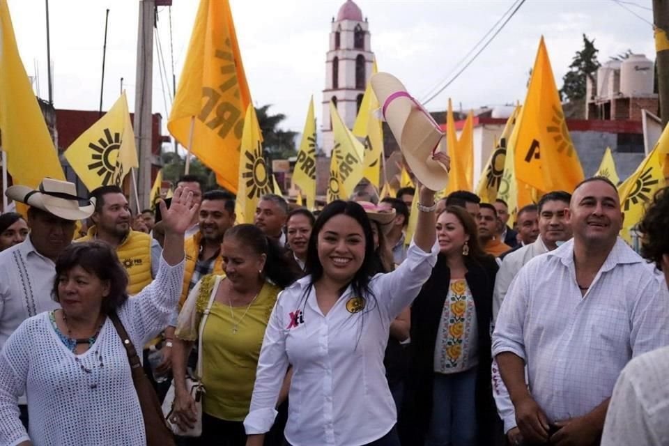 Azucena Ruiz, candidata del PRD, aventaja la elección extraordinaria por la Alcaldía de Irimbo, Michoacán, según resultados preliminares.