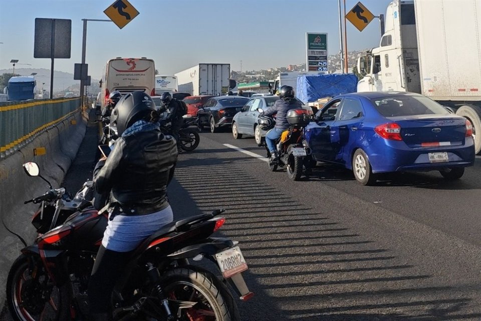 Los bloqueos se registran al menos desde las 6:30 horas.