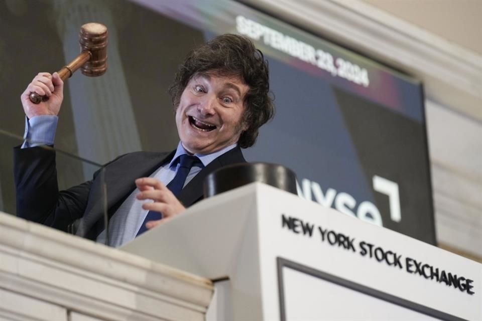 El Presidente de Argentina, Javier Milei, después de tocar la campana de apertura en la Bolsa de Valores de Nueva York el 23 de septiembre de 2024.