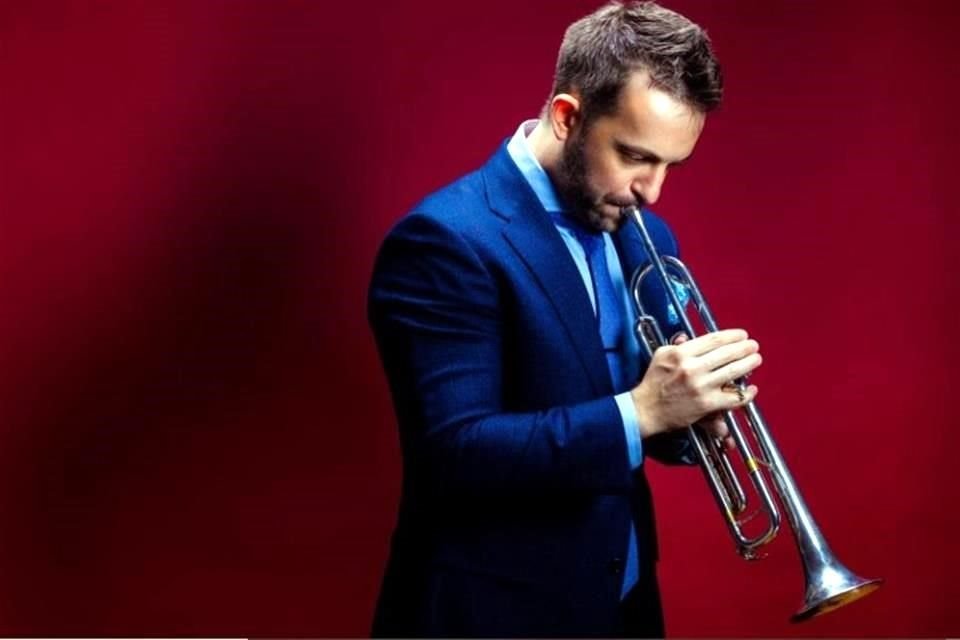 Graduado de la Manhattan School of Music, Benny Benack III combina una técnica depurada con el sentido innato de la melodía y el ritmo.