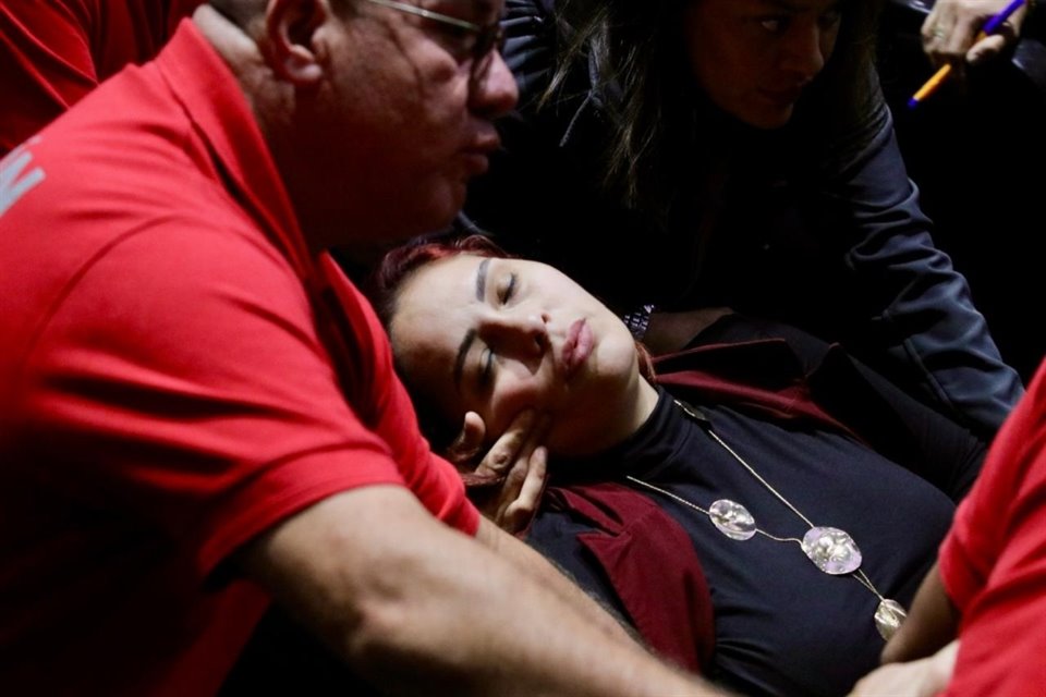 La diputada del Partido Verde, Casandra de los Santos, se desvaneció en el pleno de San Lázaro.