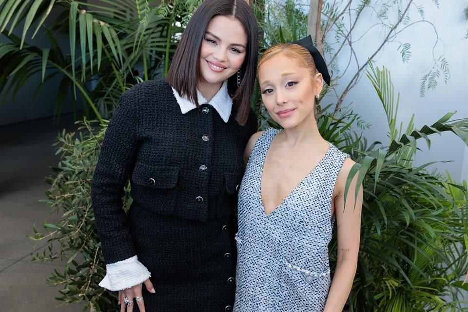 Durante la ceremonia, Selena Gomez se tomó una foto junto a su amiga Ariana Grande, misma que se hizo viral.