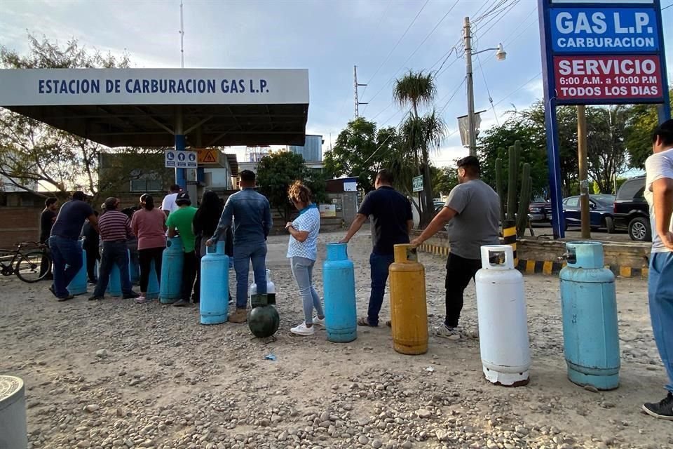 Desde la semana pasada, habitantes de Oaxaca resintieron fallas en el reparto de gas LP. 