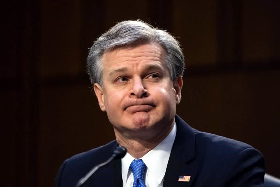 El director del FBI, Christopher Wray, anunció que dimitirá en enero, antes de que el Presidente electo de EU, Donald Trump, asuma el cargo.