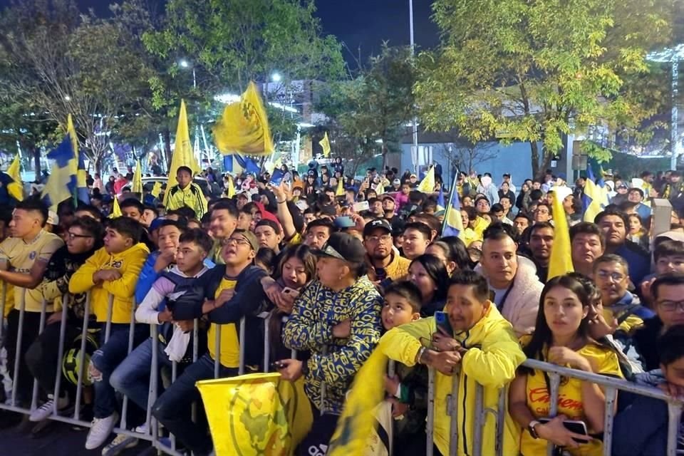 La afición sueña con el tricampeonato.