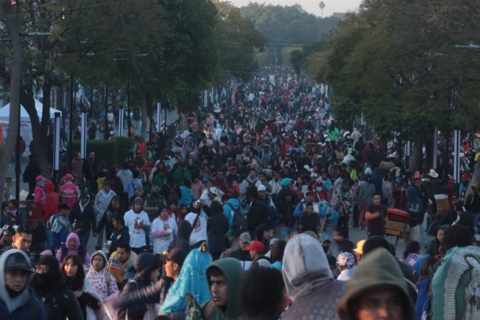 Asistentes a la Basílica de Guadalupe.