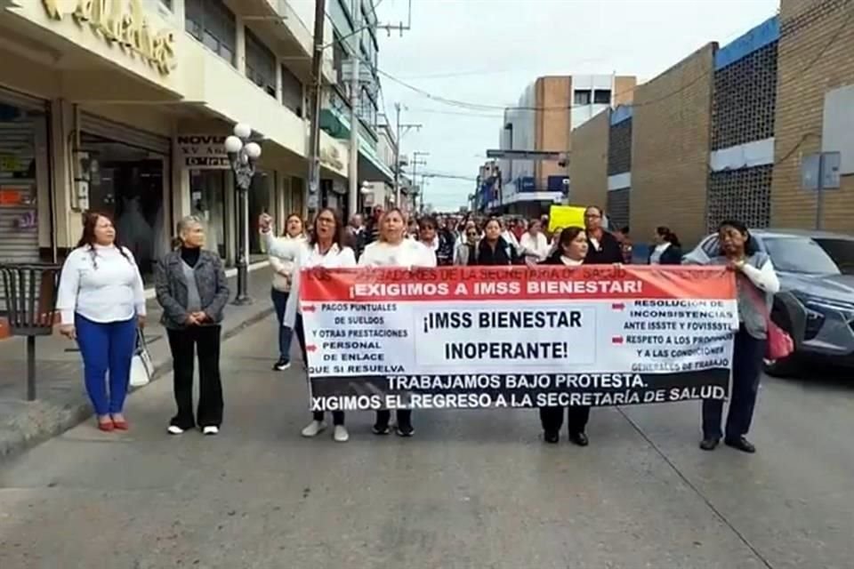 La marcha también la realizan por las malas condiciones de los hospitales que son del programa en el sur del estado.