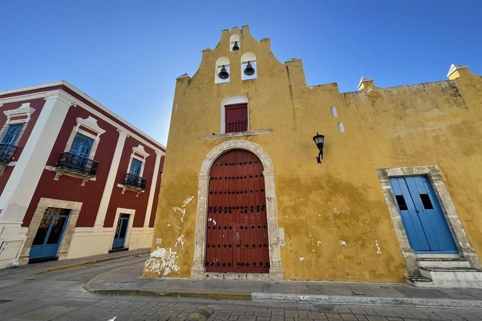 La iglesia de San Roque (San Francisquito) es uno de los templos católicos que encontrarás dentro del área delimitada por la muralla. Data del siglo 17.