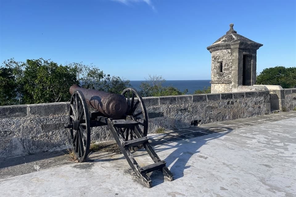 El que fuera el Fuerte de San Miguel, en la actualidad acoge al Museo Arqueológico de Campeche donde podrás apreciar máscaras de jadeíta encontradas en tumbas de Calakmul.