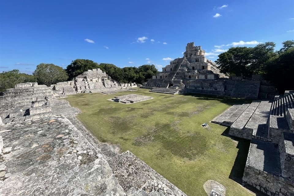 Edzná es una ciudad maya del año 600 a. C. Que se encuentra a 55 km de Campeche. Por el desarrollo del sitio a lo largo de varios siglos, cuenta con distintos etilos arquitectónicos.