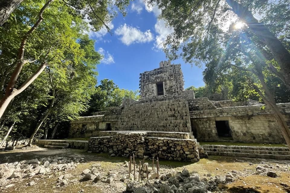 El sitio maya El Tabasqueño tuvo su auge entre 600 y 900 d. C. Se caracteriza por el estilo arquitectónico de los Chenes. Su nombre es otorgado porque se encontraba en la propiedad de un tabasqueño.