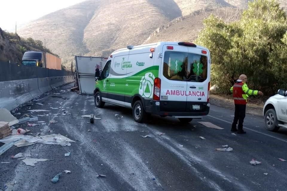 Tras el accidente, se reportó derrame de aceite.