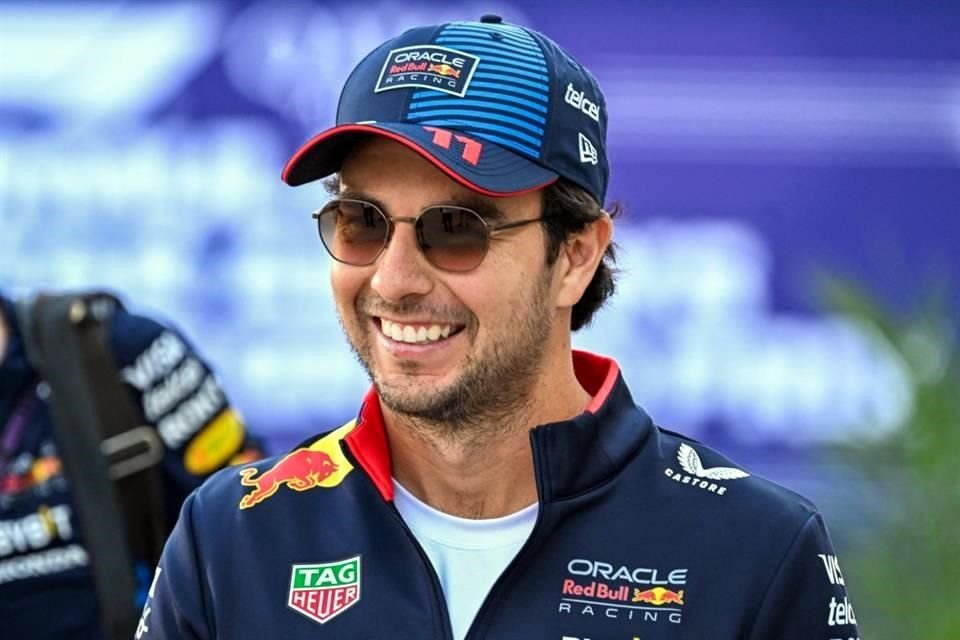 Sergio Pérez aparece en la lista de pilotos inscritos para la campaña 2025 de la Fórmula Uno, todavía como parte de Red Bull.