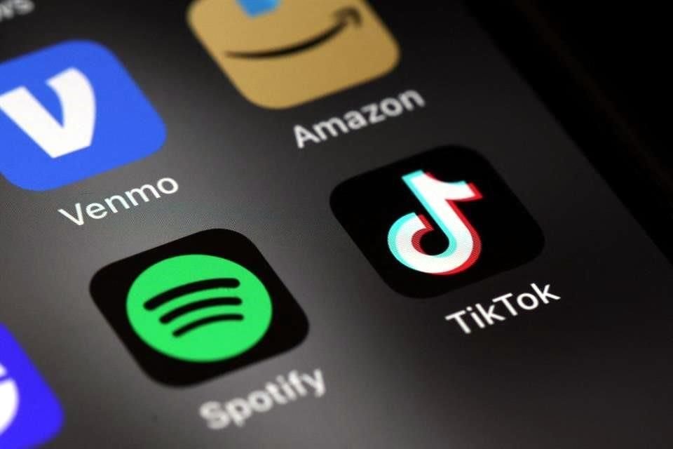 Según una ley confirmada la semana pasada, las tiendas de aplicaciones podrían enfrentarse a multas importantes si siguen alojando TikTok después de la fecha límite, el 19 de enero, si no se vende.